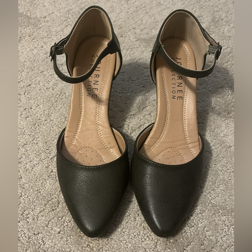 Journee collection Bettie Pumps sz6.5